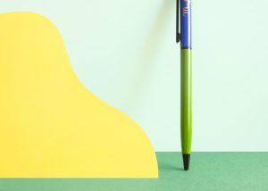 Bolígrafos metálicos colores combinados