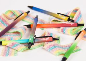 6 bolígrafos mini colores arco iris sobre gominolas